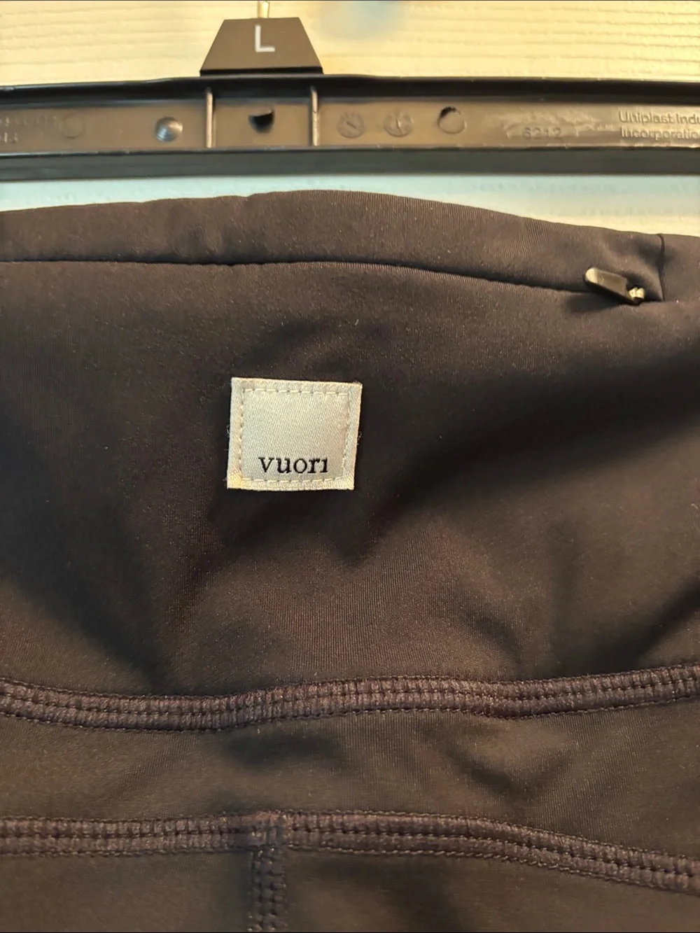 Vuori Black High-Waist Athletic Leggings with pockets